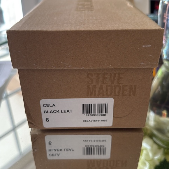 Steve Madden Cela Black Leather Ballet Flat - Picture 12 of 12